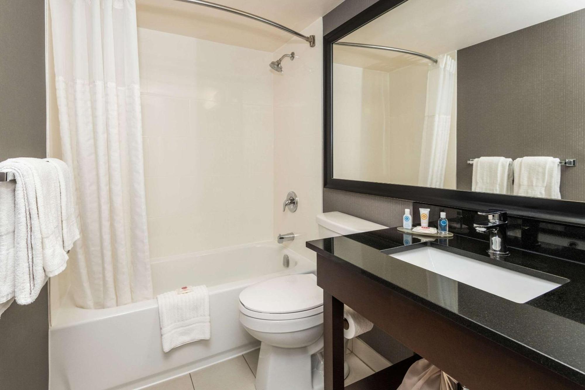 Comfort Inn Гатіно Екстер'єр фото
