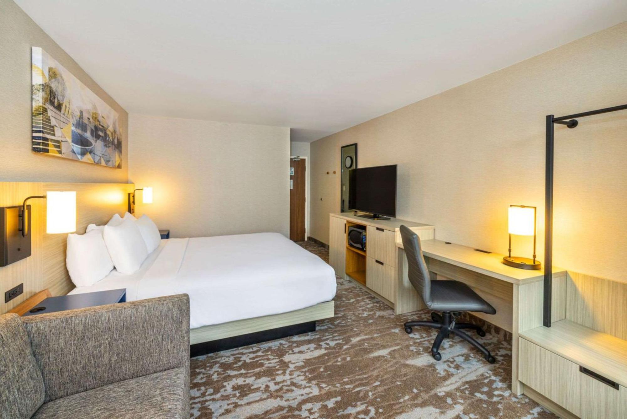 Comfort Inn Гатіно Екстер'єр фото