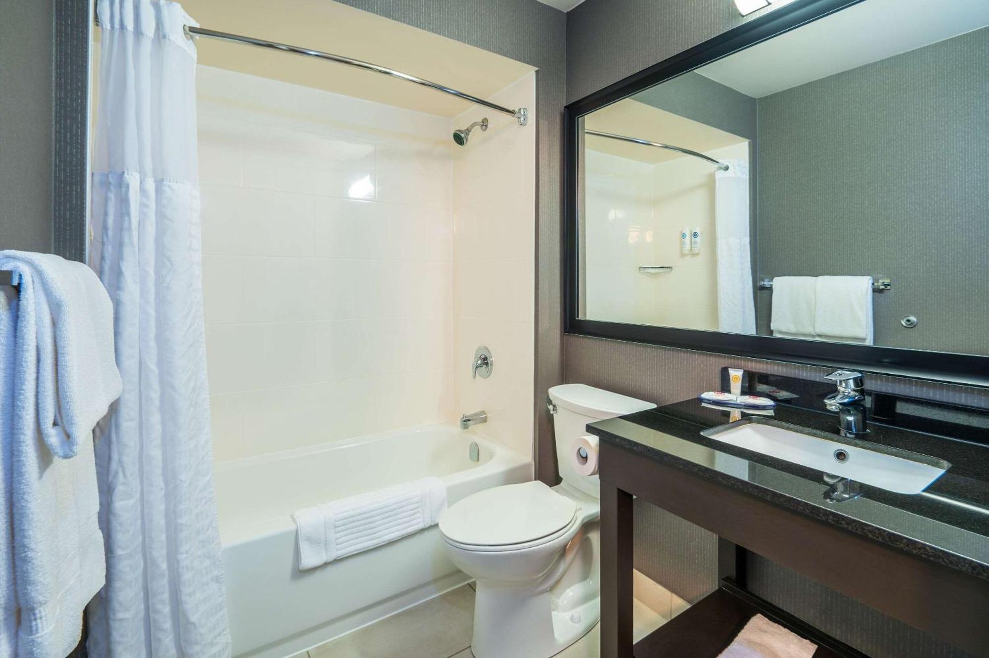 Comfort Inn Гатіно Екстер'єр фото