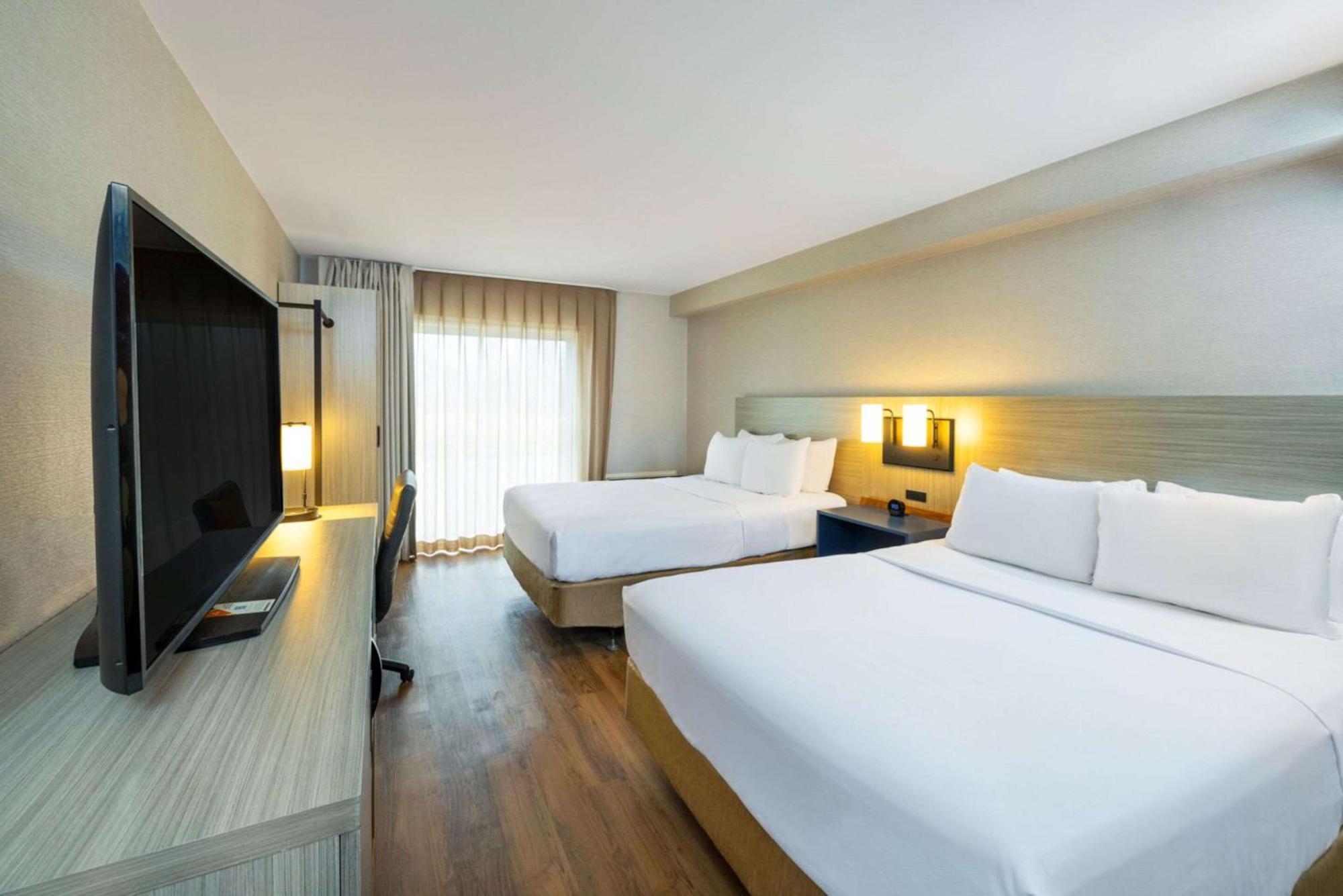 Comfort Inn Гатіно Екстер'єр фото