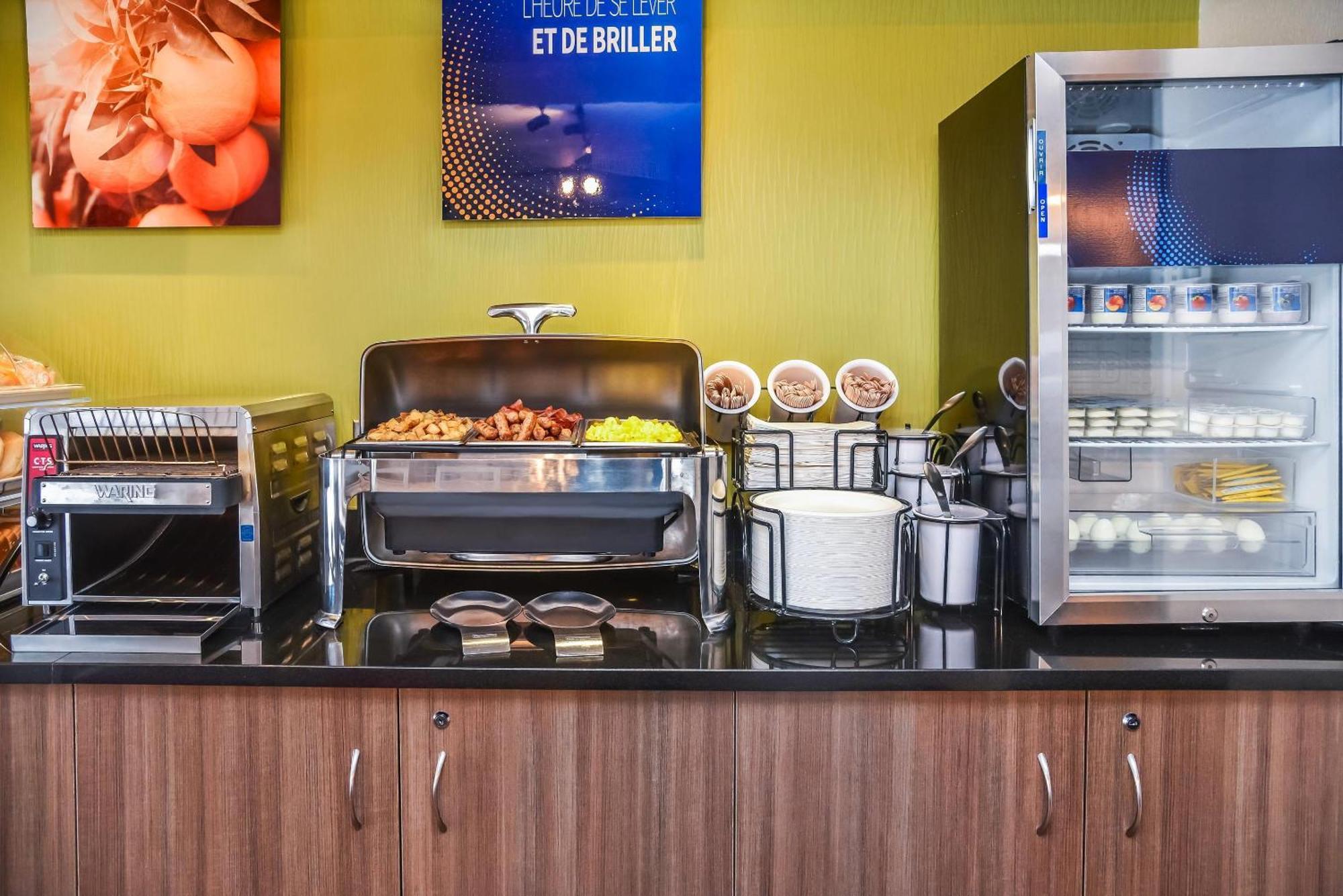 Comfort Inn Гатіно Екстер'єр фото