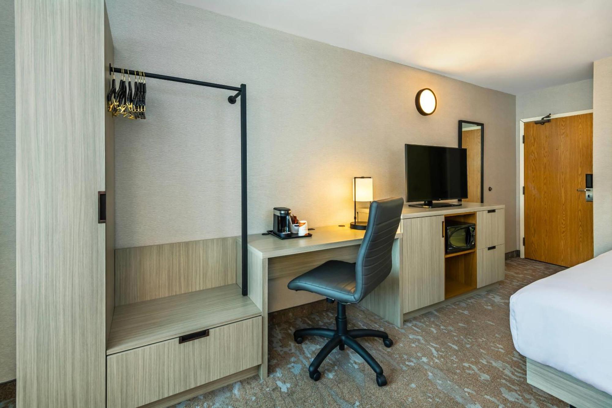 Comfort Inn Гатіно Екстер'єр фото
