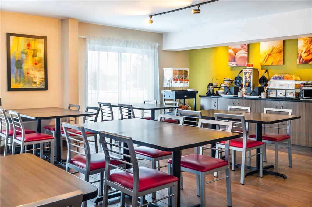 Comfort Inn Гатіно Ресторан фото