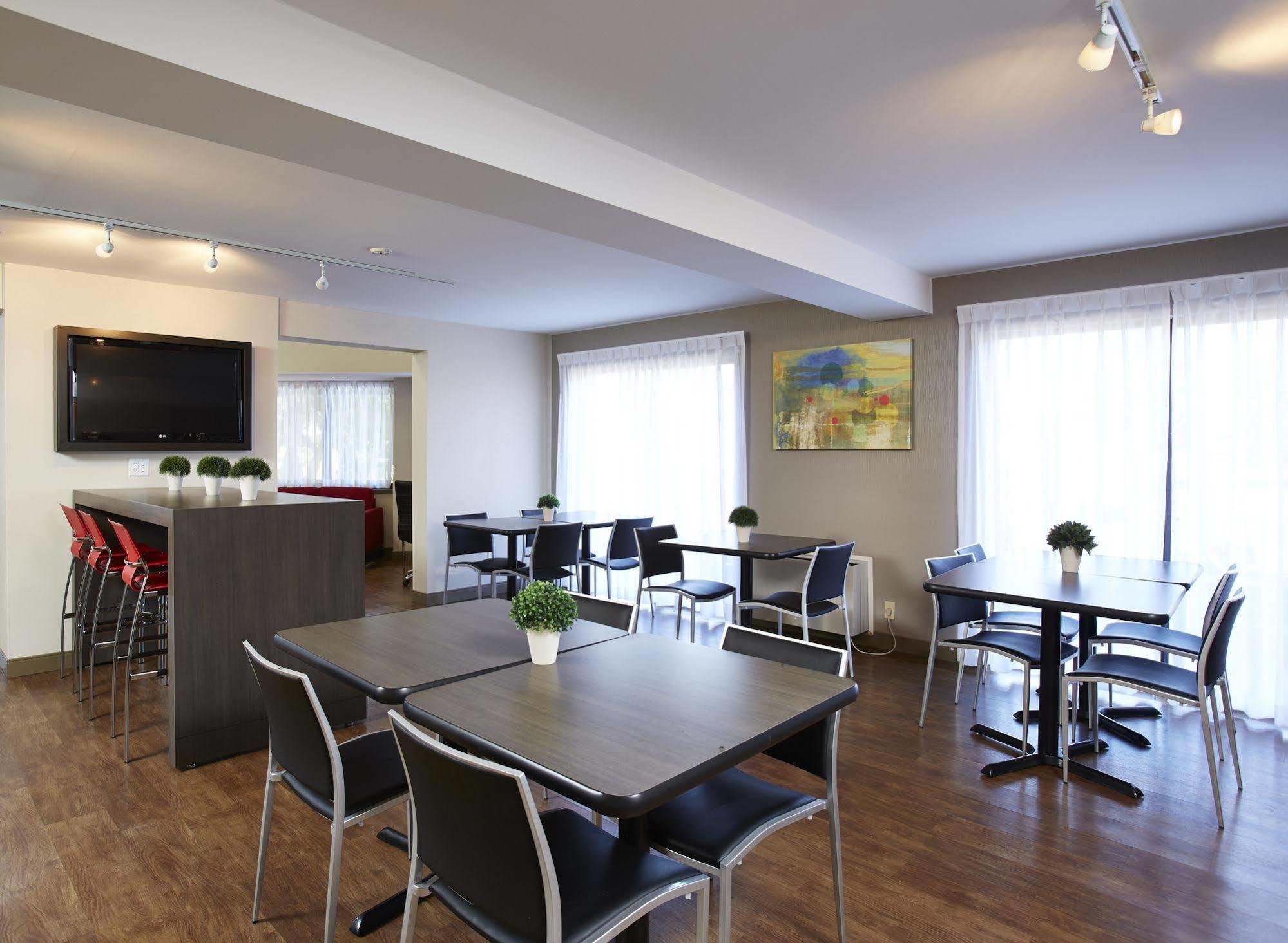Comfort Inn Гатіно Екстер'єр фото