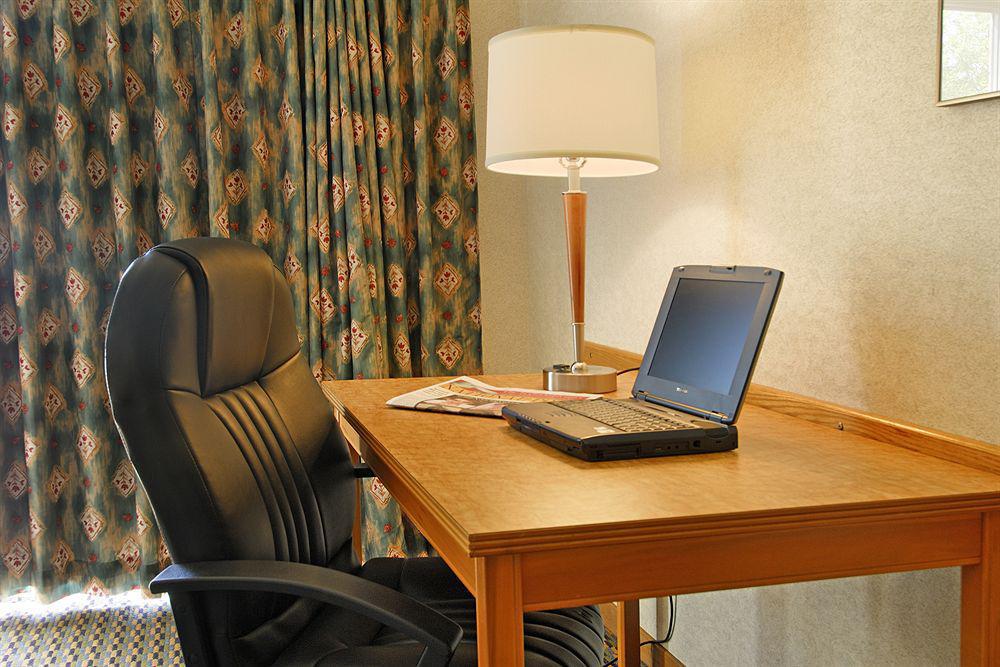 Comfort Inn Гатіно Екстер'єр фото